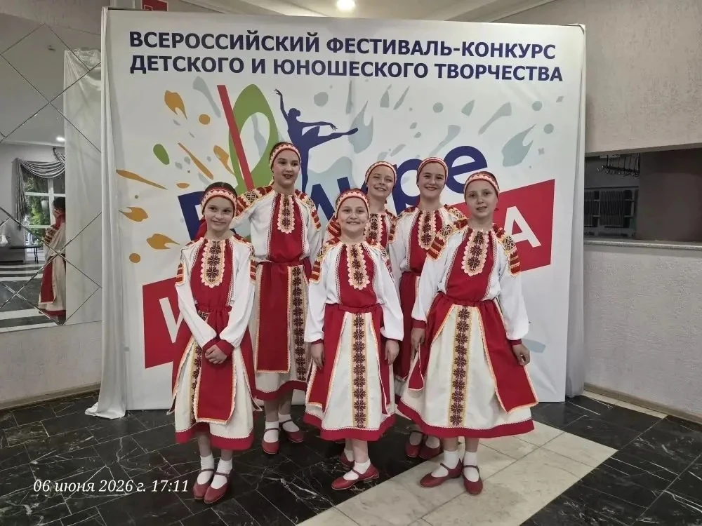 🌸Гордимся нашими учениками🌸
Ученицы нашей школы, представляющие группу «Росинки», показали выдающи