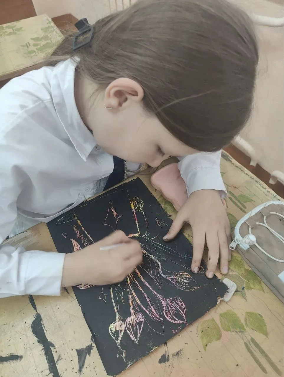 🖊Во 2-м классе во время внеурочной деятельности с Мешковой Л. М. учащиеся прошли необычную технику г
