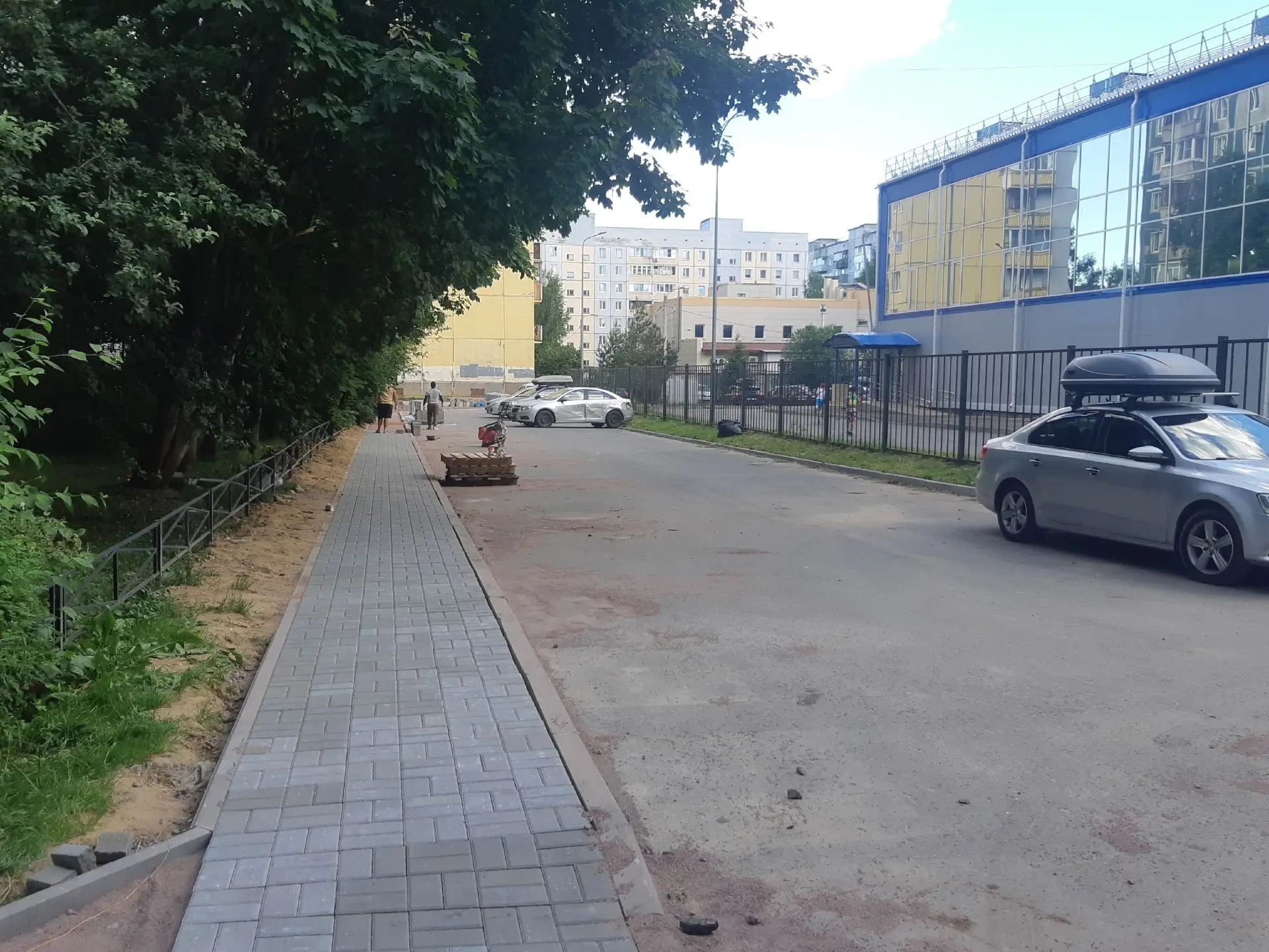 Как красиво преобразился сквер вокруг спортивного комплекса на ул. Центральной. Спасибо...