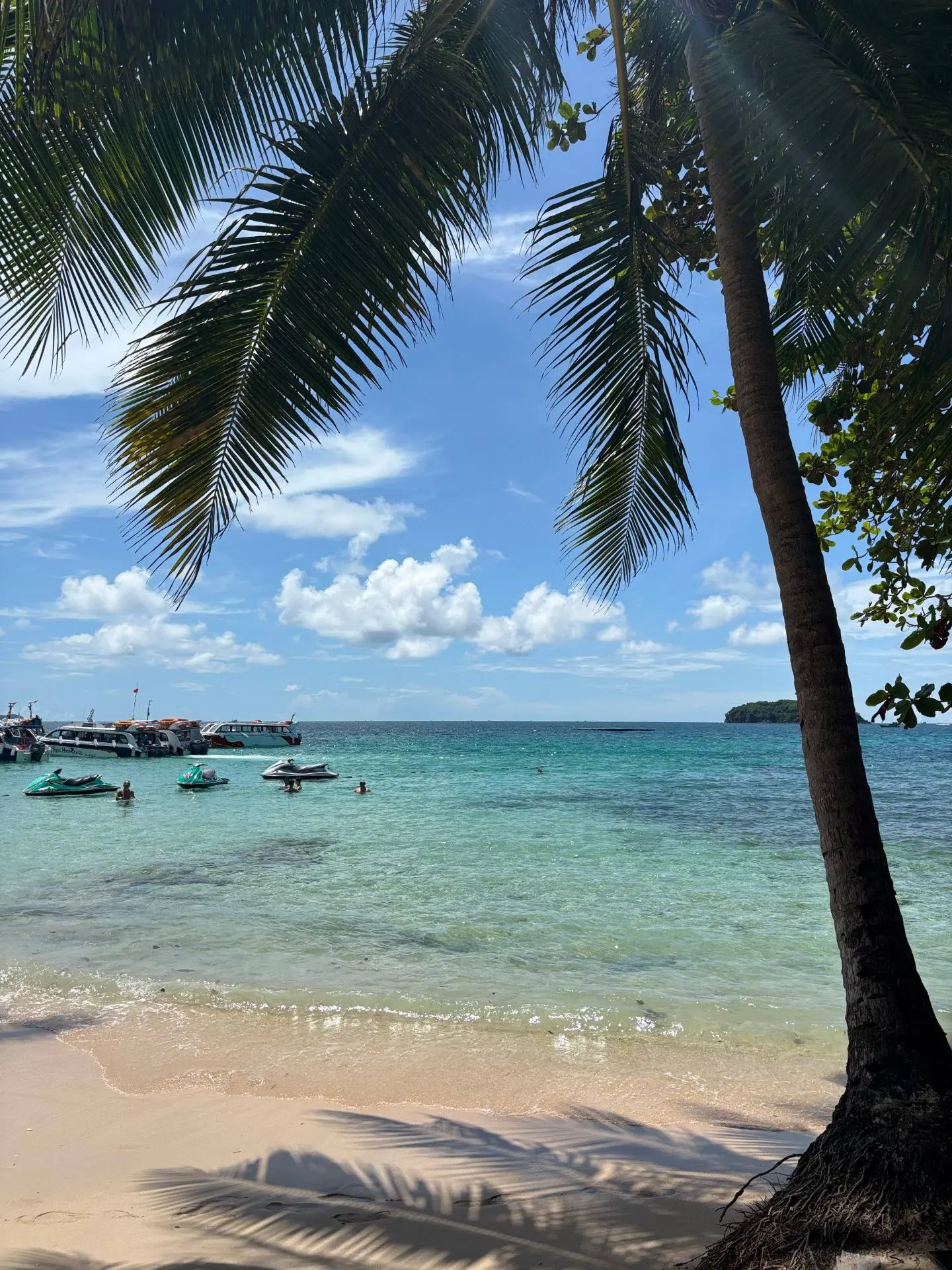 🏖Обрамленный белоснежными пляжами и скрывающий где-то в глубине изумрудные джунгли, ещ...
