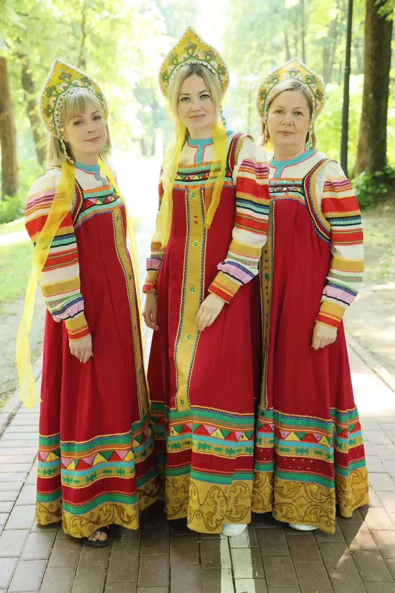 🇷🇺🌿🌸 В парке прошла костюмированная фотосессия для жён и детей участников СВО при участии госфон