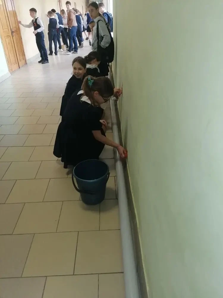 Вести дежурного класса 🏫   С 27 по 30 апреля на страже порядка в первую смену стоял 5 «Б» класс (кла