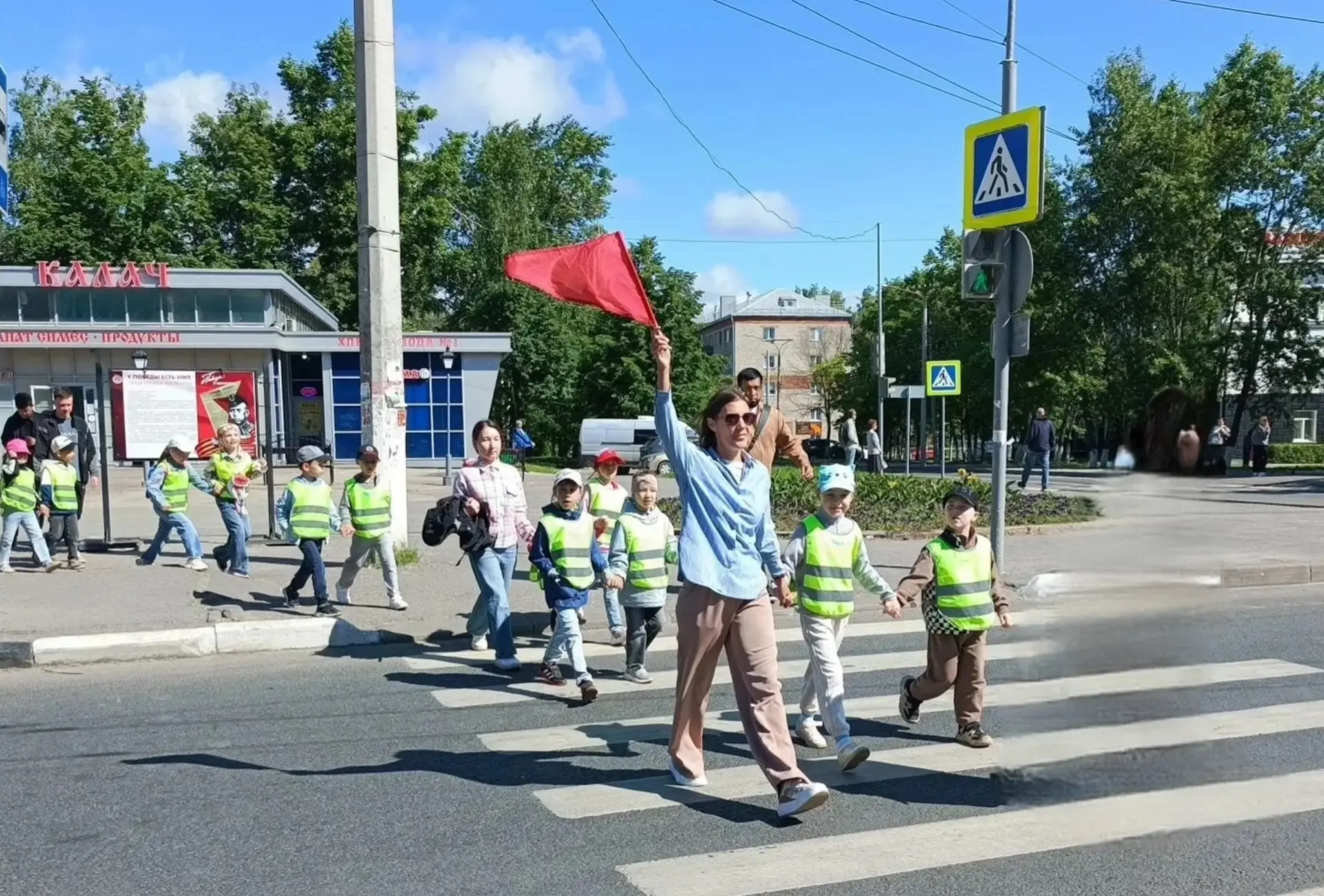 🚦Наши воспитанники вышли на улицы города, чтобы сделать их безопаснее!

🚘В рамках реализации летне