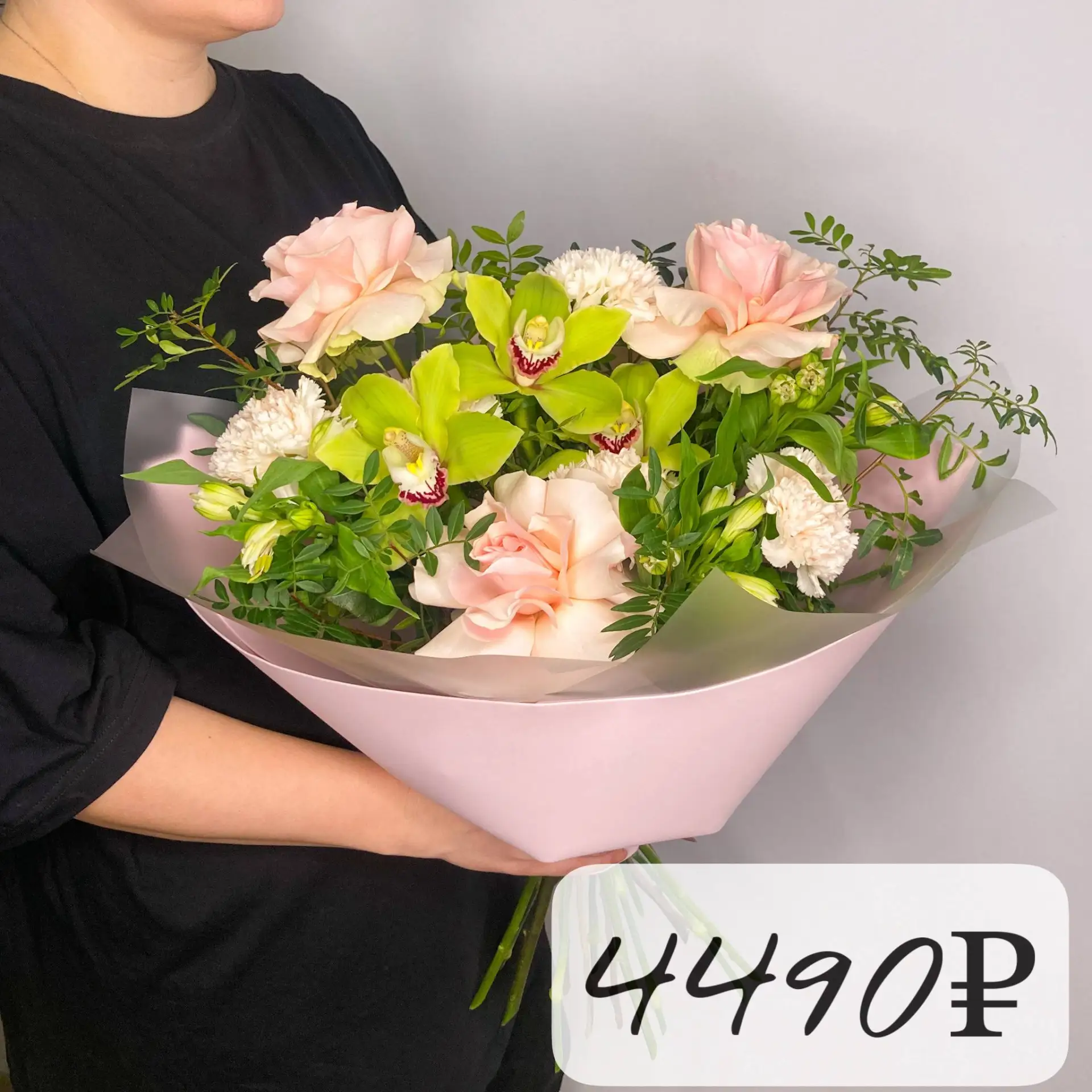 Продолжаем знакомить вас с коллекцией букетов💐 и композиций к последним звонкам🔔 и выпускным🎊!

С