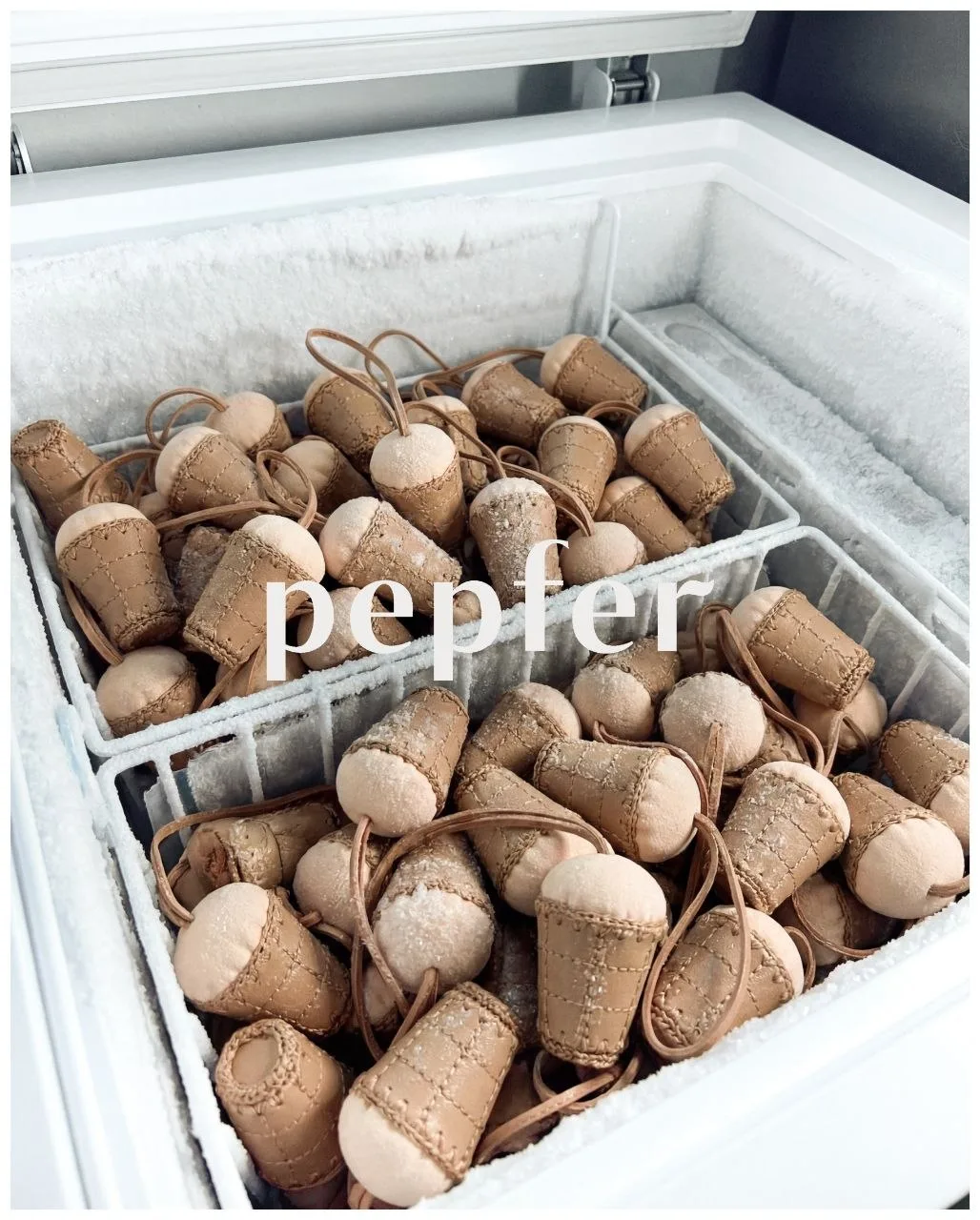 Ироничные сумки  ручной работы бренда PEPFER. Нравится, что ностальгия здесь не помеха носибельности