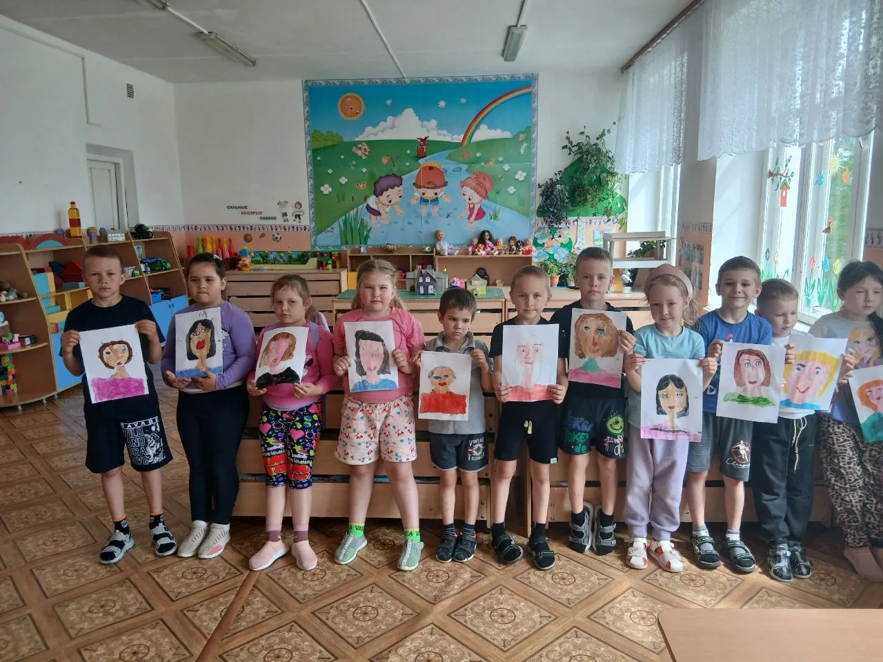 Сегодня в подготовительной группе была организована выставка детских рисунков на тему: ...