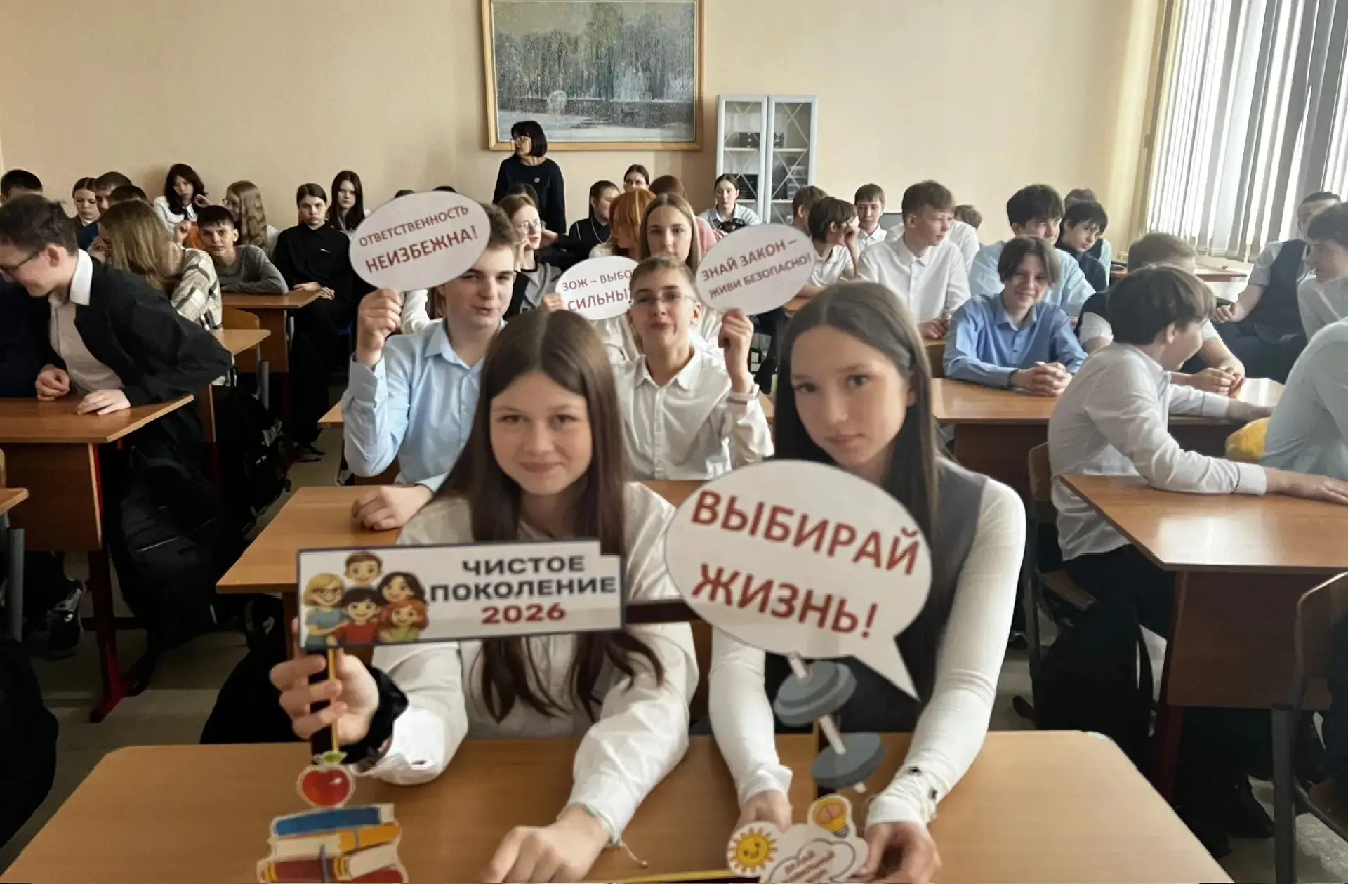 В рамках акции "Чистое поколение" в гимназии 11 прошла встреча с учениками 7-х классов,...
