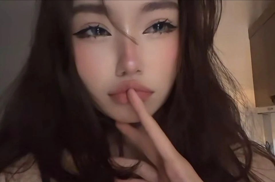 𝐜 𝐮 𝐭 𝐞