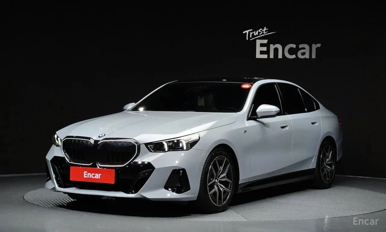 🏎 BMW 520i M Sport 2025 — новый бизнес-седан с мягким гибридом и фирменной управляемостью