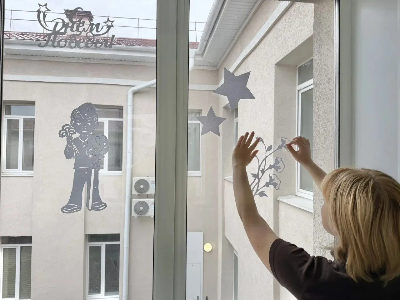 Создаём атмосферу Победы вместе! 🕊  📚 Студенты педагогического факультета МГУ имени А.И. Куинджи при