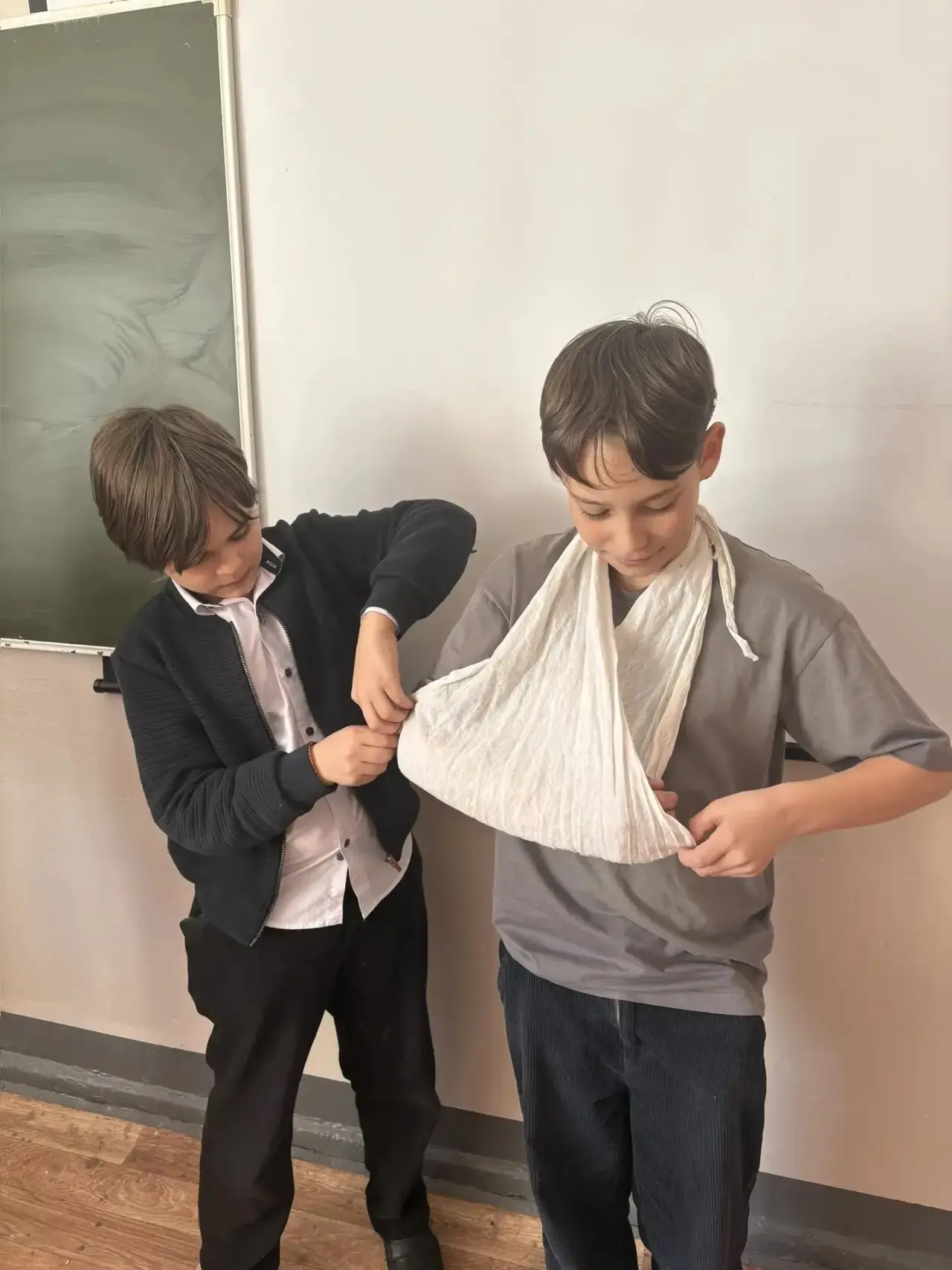 🚑 НЕ ПРОСТО УРОК, А ШКОЛА ЮНЫХ СПАСАТЕЛЕЙ!  Недавно в юнармейском отряде 5 «А» класса прошло крутое 