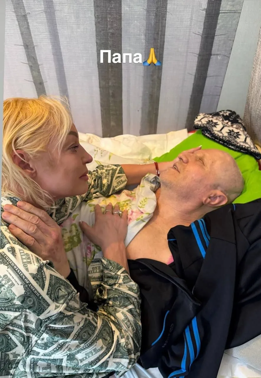 Папе Анастасии Волочковой все хуже. Он давно тяжело болен.

«Папа, ему очень плохо», — написала арти