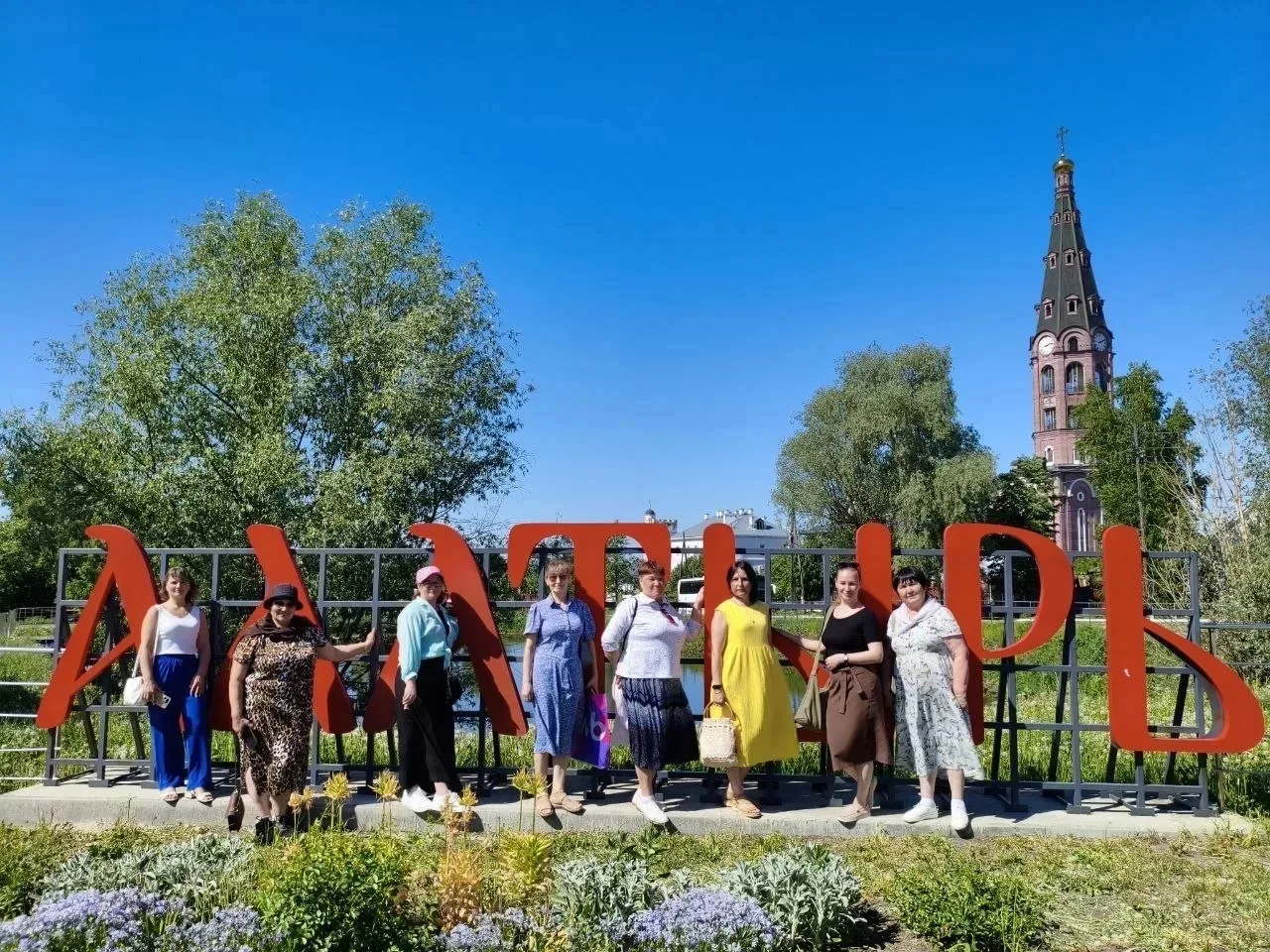 🏰 Алатырь — старинная жемчужина Чувашии: православие, страусы и благодать! ⛪🕊🌸

🗓 25 ИЮЛЯ

💟 Ед