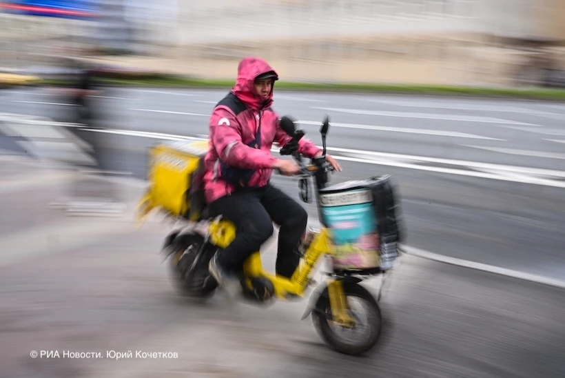 🛵В Москве внедряют обязательную аттестацию для курьеров на знание правил вождения