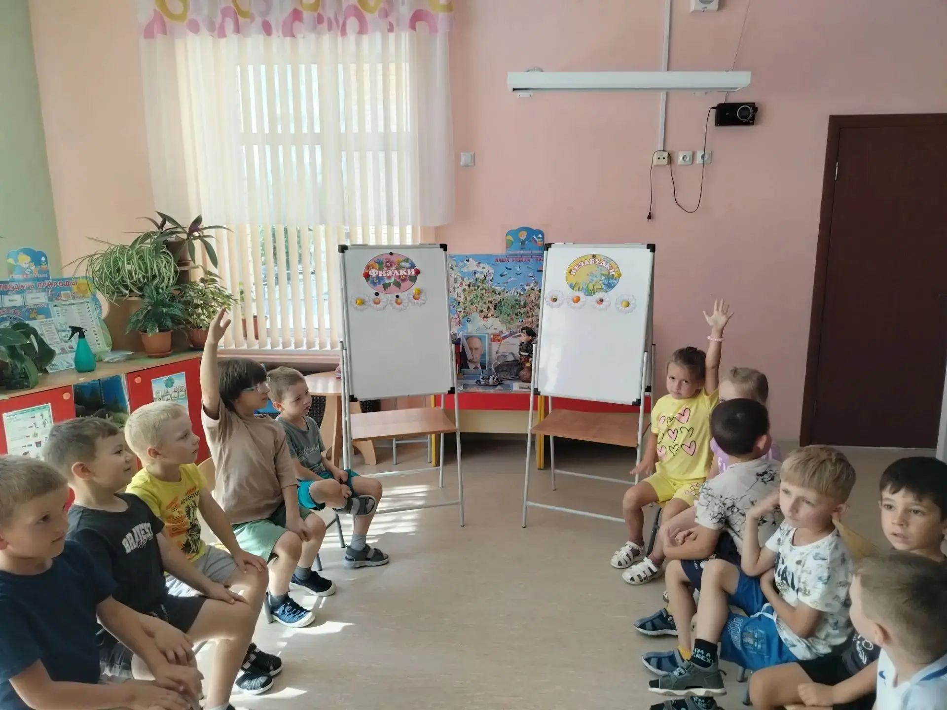 Старшие группы "А" и "Г" приняли участие в Викторине🌷💐 "Цветочный калейдоскоп"🪻
Ребята показали с