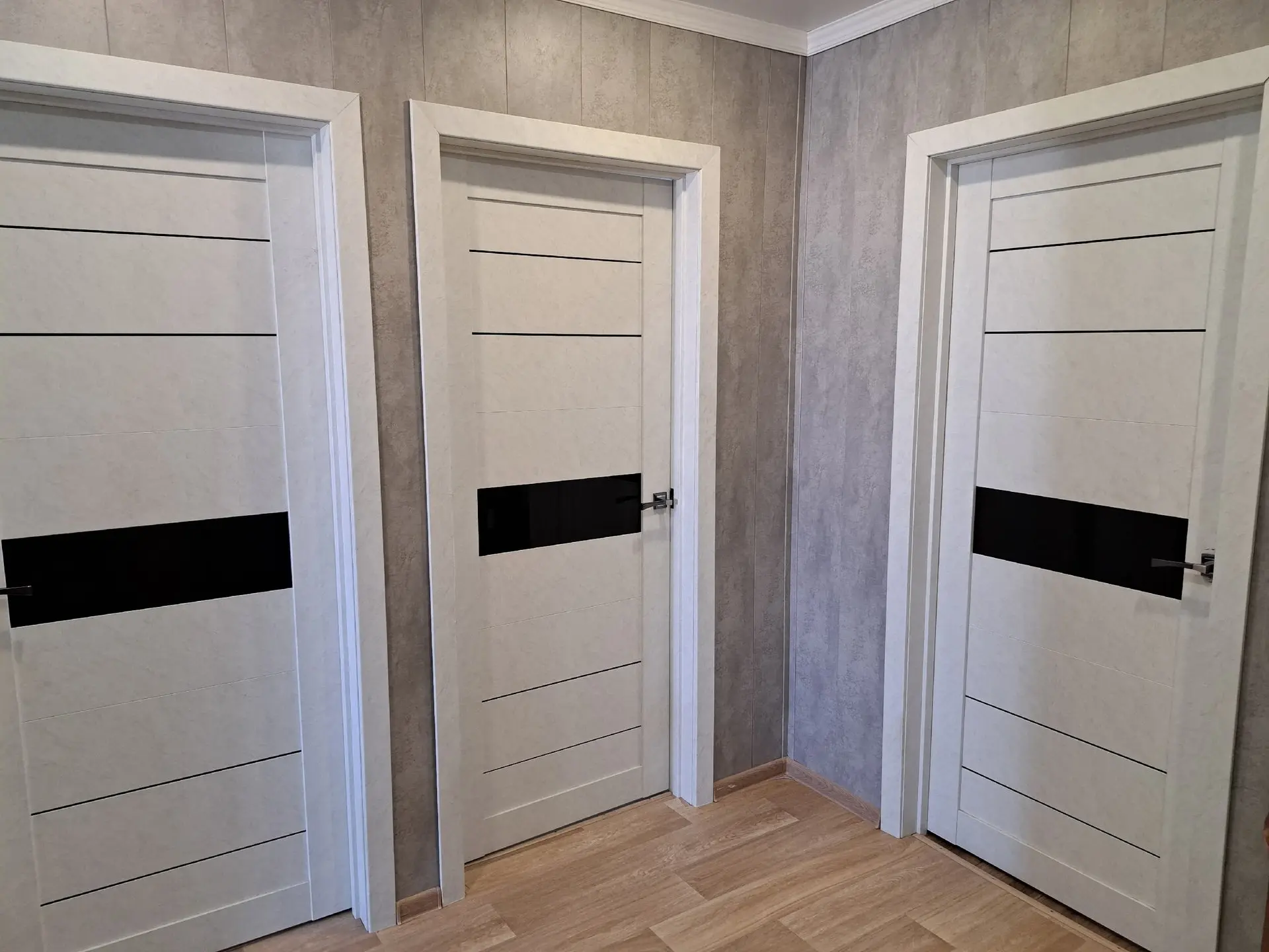 Продам трёхкомнатную квартиру,по ул.Парковая 14 на 5 этаже,по желанию оставляем мебель,цена 2500000 