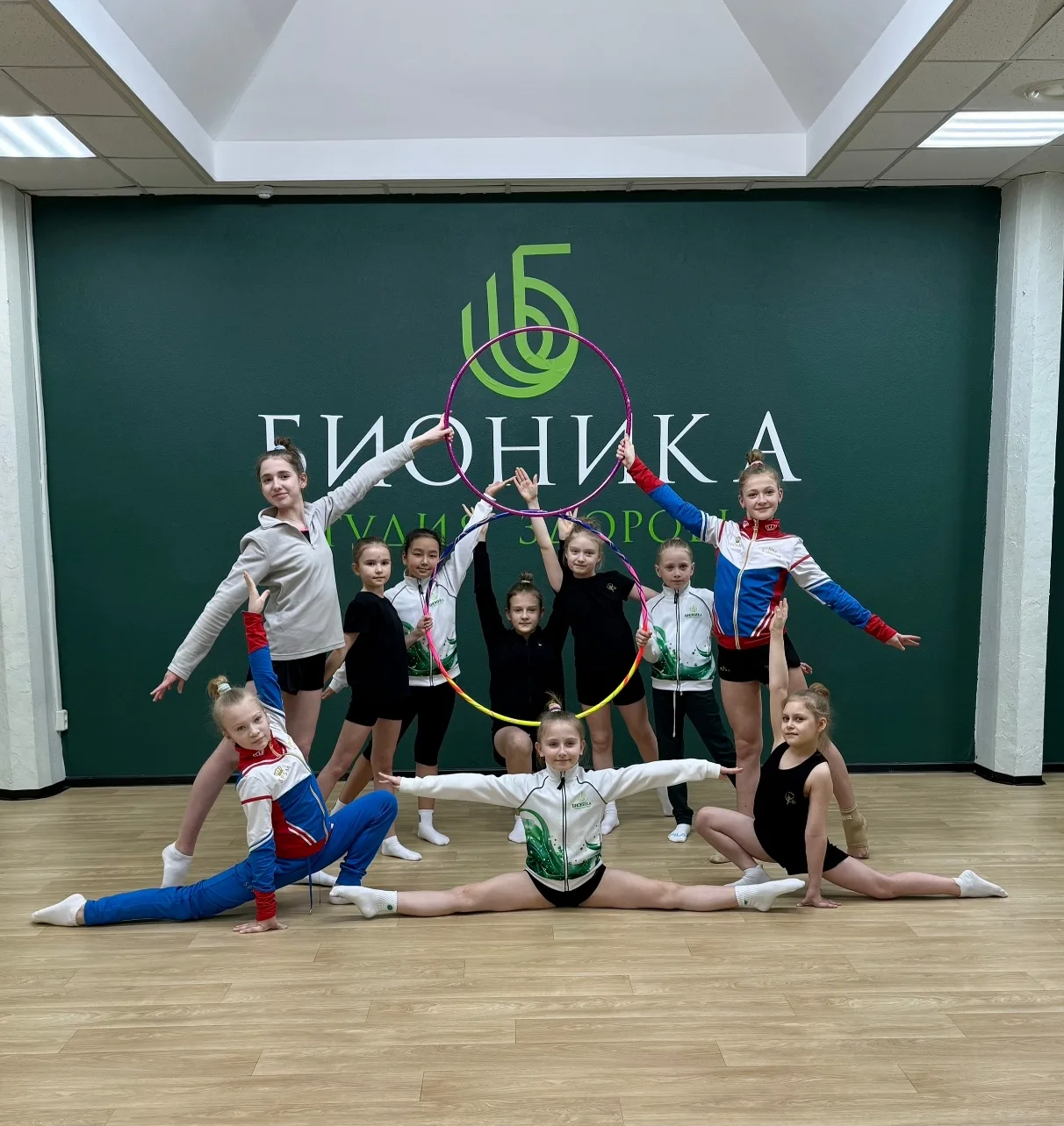 С праздником весны и тепла от наших красоток -гимнасток💐💚