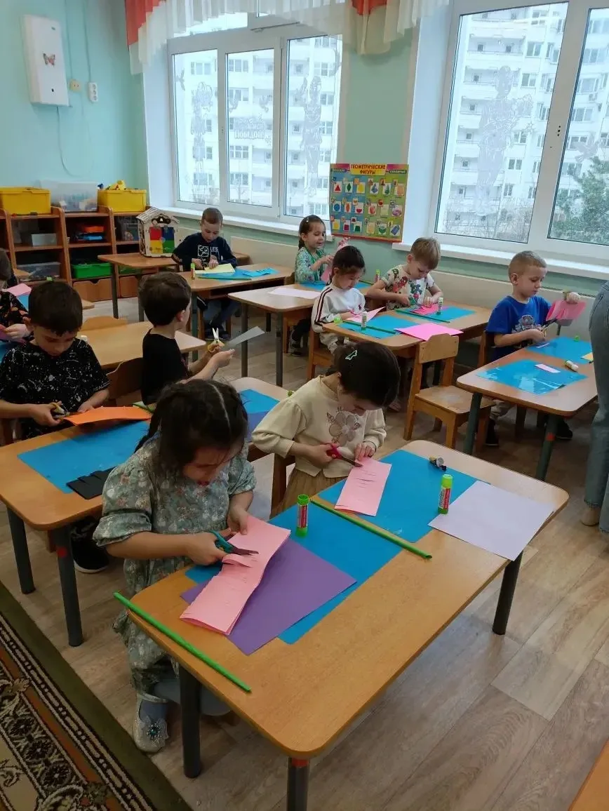 В нашей школе прошёл трогательный и очень важный мастер-класс по изготовлению гвоздики ко Дню Победы