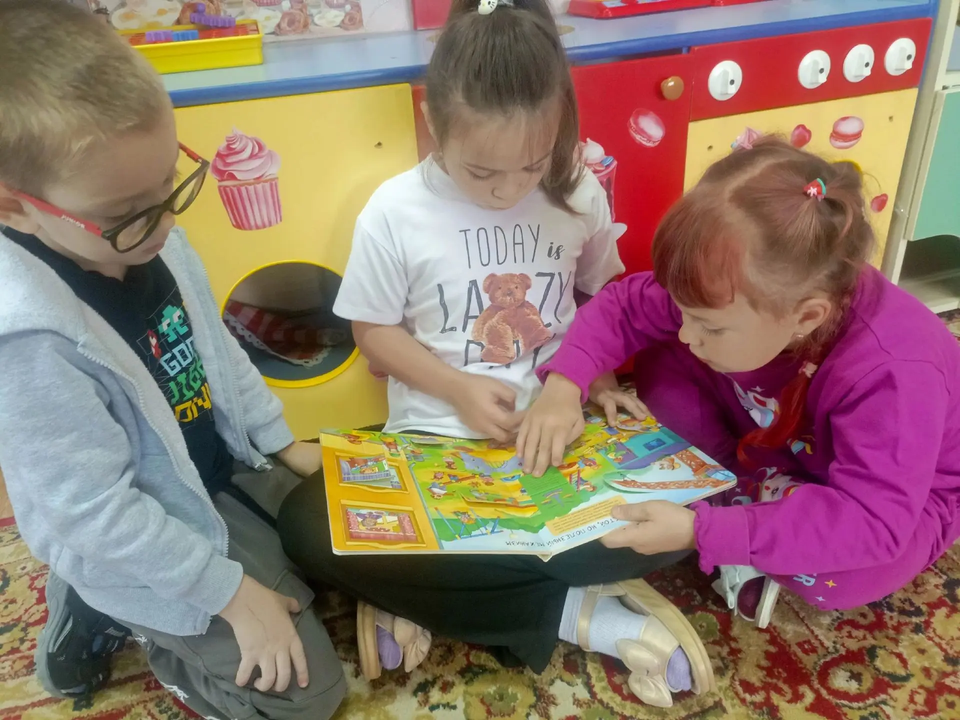 ☔☔☔ Дождик за окном — не повод для грусти! Наши «Звёздочки» точно знают: пасмурная погода — лучшее в