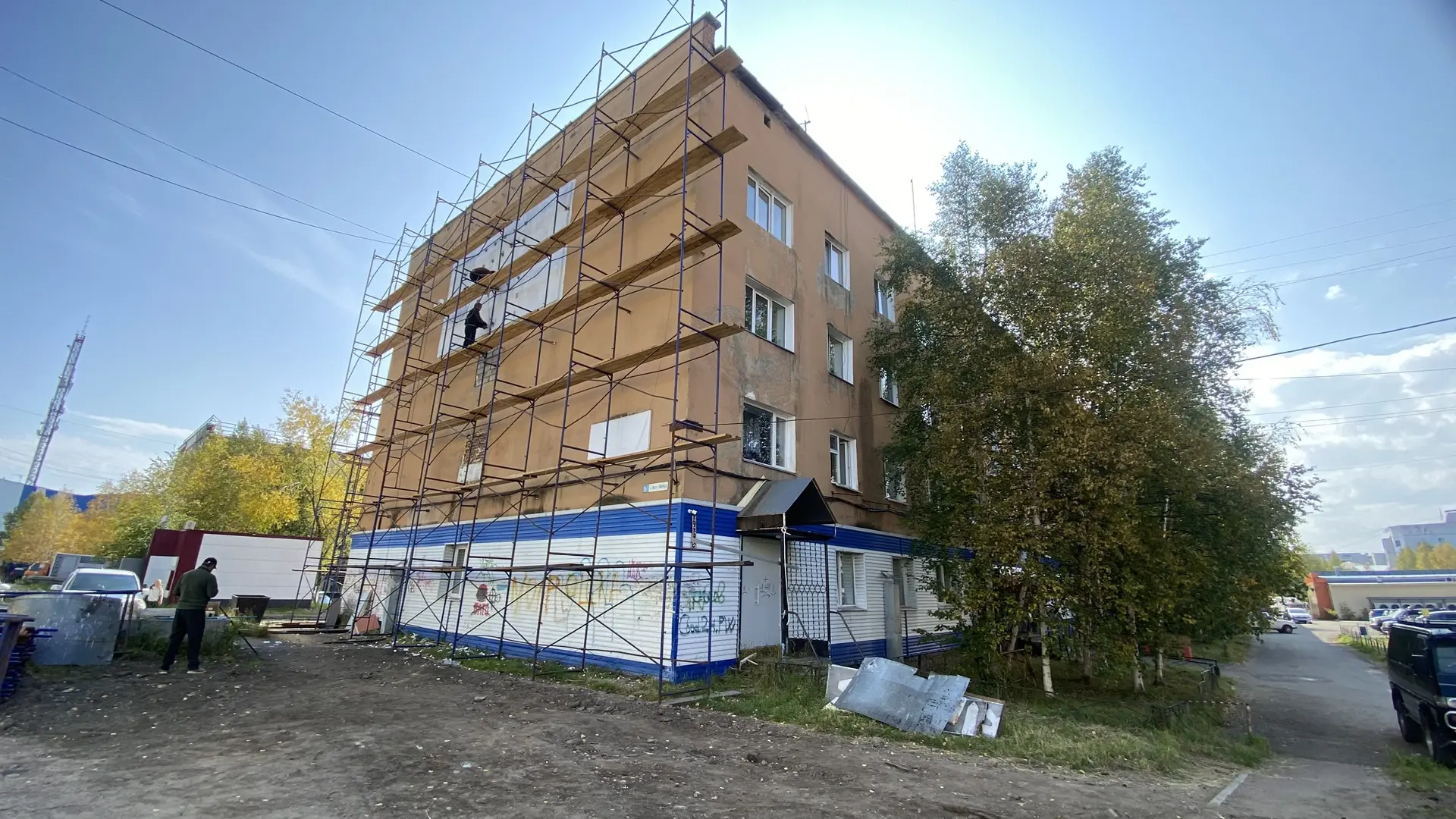 Начались работы по кап ремонту фасада дома Карла Маркса 19/1