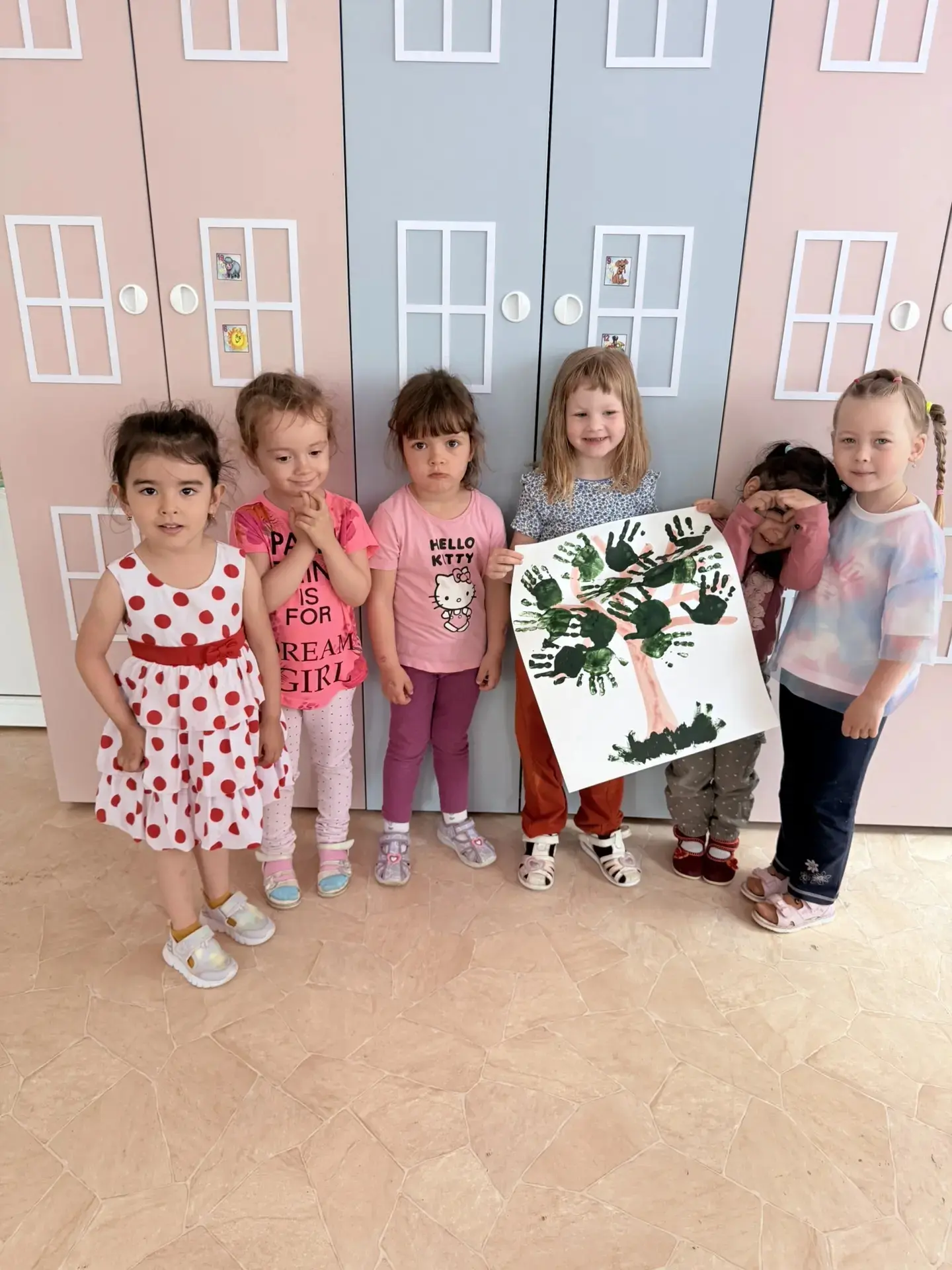 В рамках недели "Царство деревьев" 🌳🍃младшие воспитанники  группы №2 с большим интересом учились р