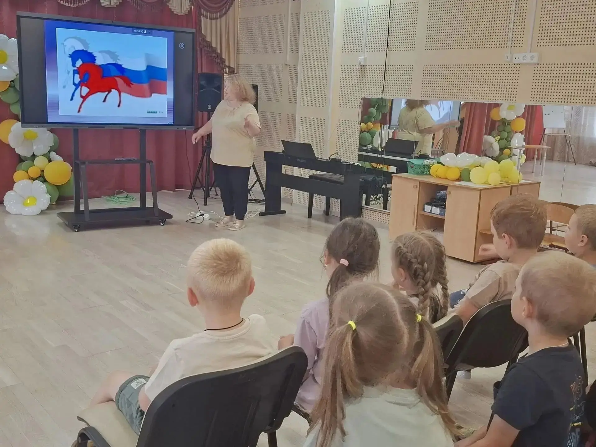 🤍💙❤️ Белый, синий, красный — цвета нашей Родины!