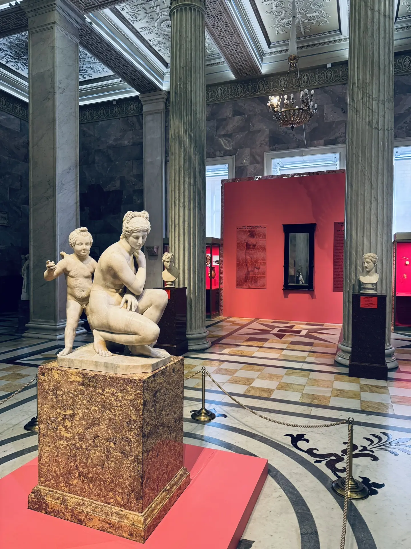🏛 Сентябрь - самое время для прогулки, где история шепчет о любви…