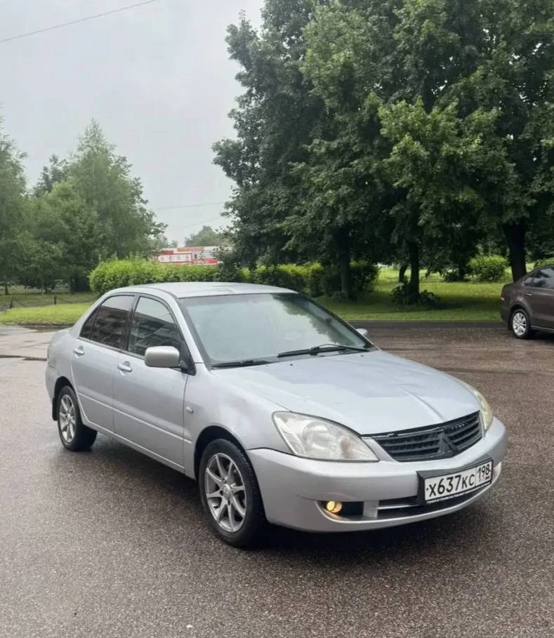 Mitsubishi Lancer 9 
1.6 АКПП 2004 год

Мотор работает ровно не дымит  по Акпп без нареканий не пина