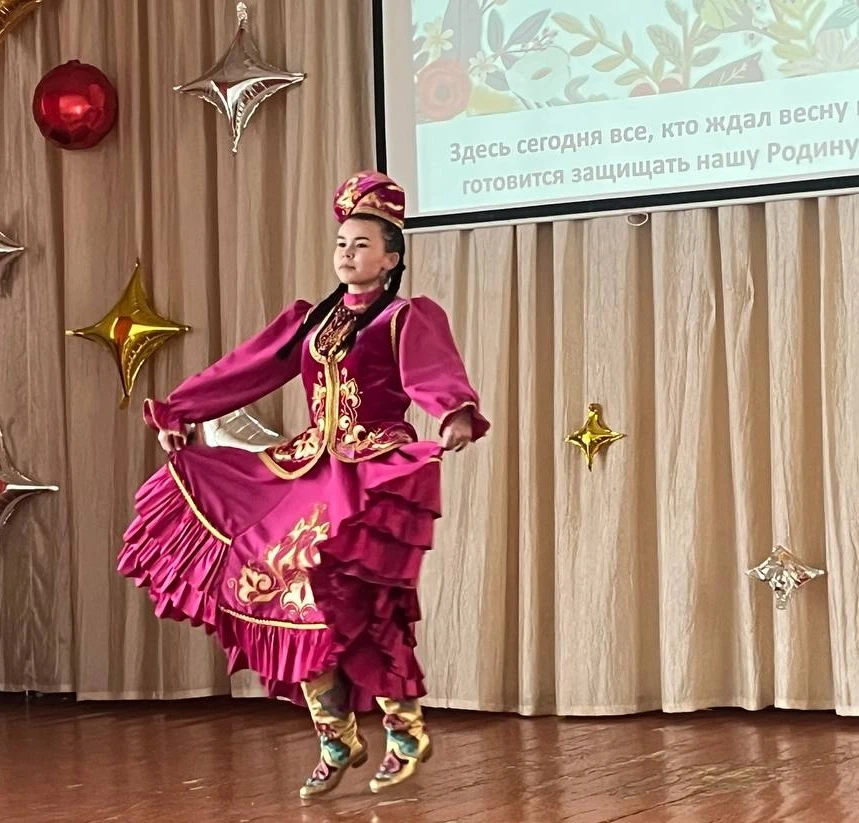 🎤 ФевроМарт — Отвага + Нежность 🌸  Сегодня наша школа стала настоящим праздником двух сердец: мужест