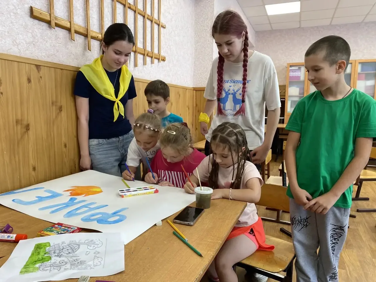 🎨 Время креатива! ✨

21 июня в лагере «Искорка» был невероятно насыщенный и творческий день. Наши о
