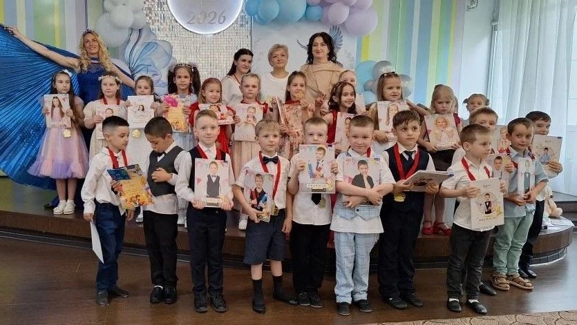 🕊️🎓 В добрый путь, выпускники! Путешествие за Синей птицей   Вот и пролетели выпускные балы в наших 