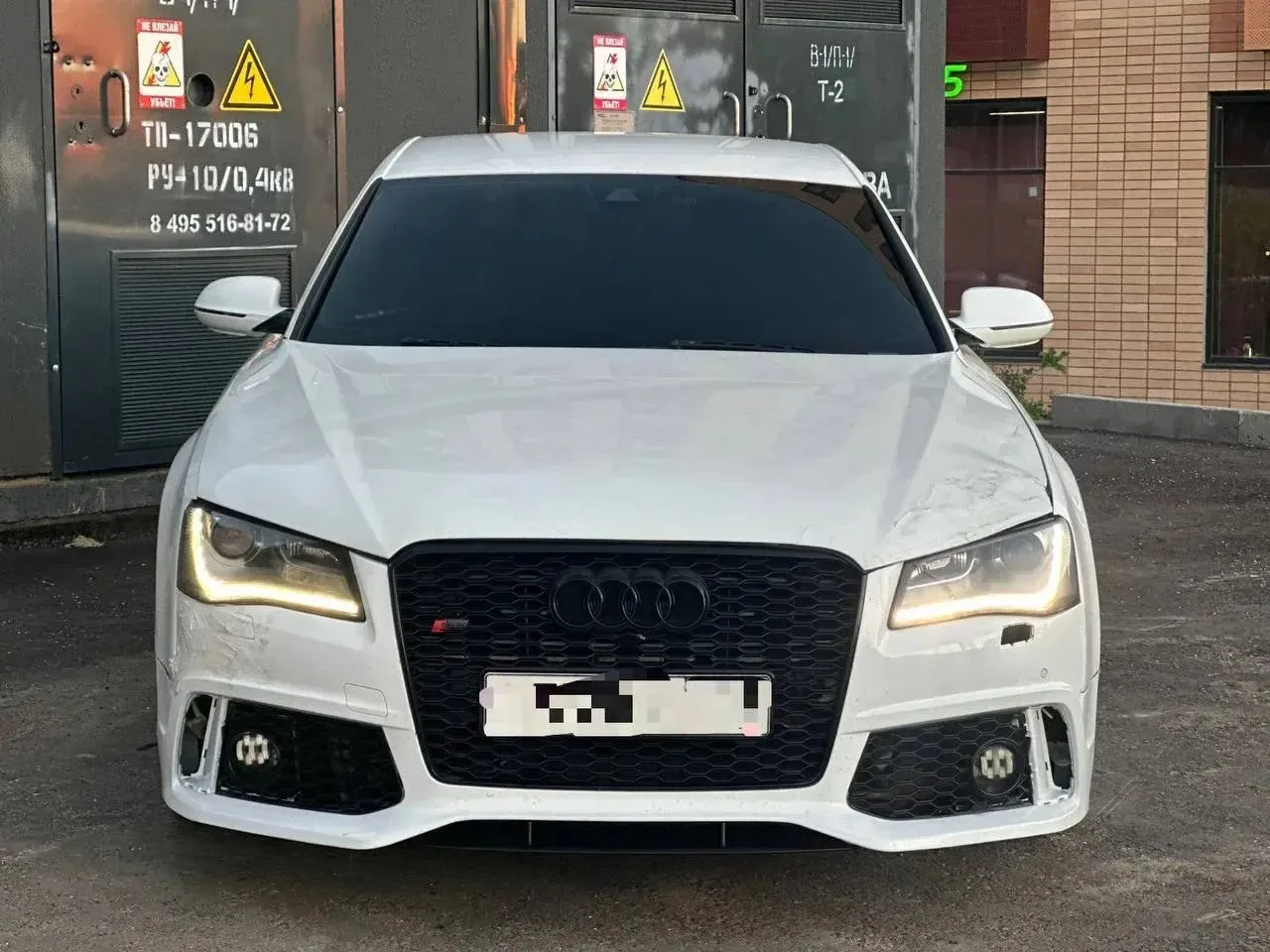 AUDI A8 D4
4.2 АКПП 4WD 2010 год 

Коротыш
ЮРИДИЧЕСКИ ЧИСТАЯ МАШИНА 
Учёт Рф
Документы все 
На полно