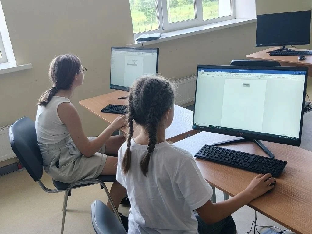 В рамках проекта «Умные каникулы» ребята продолжили своё увлекательное путешествие в мир информатики