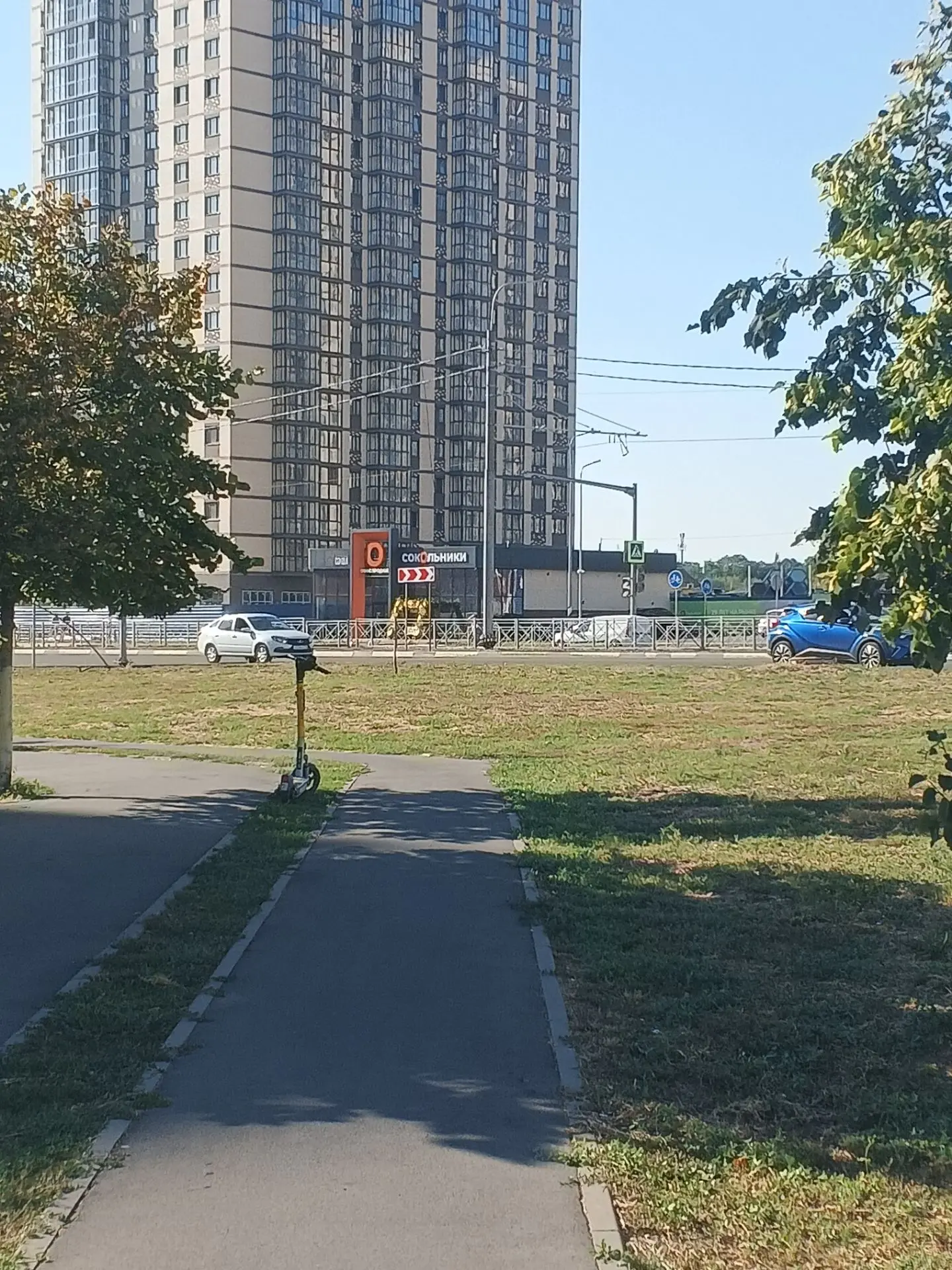 Иду по пешеходке с малым сыном за руку, пол пешеходки прошли, несется с кольца удот на ...