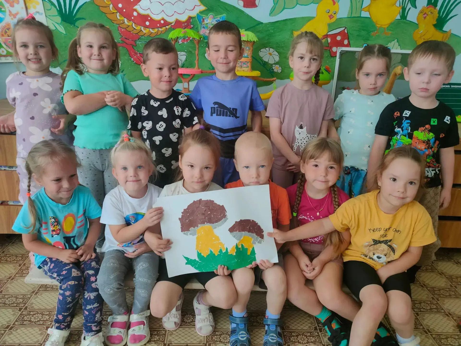 Коллективная аппликация на средней группе-День белого гриба