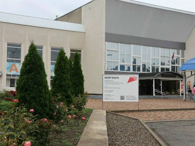 В Кочубеевском округе продолжается капитальный ремонт Районного Дворца культуры в рамка...