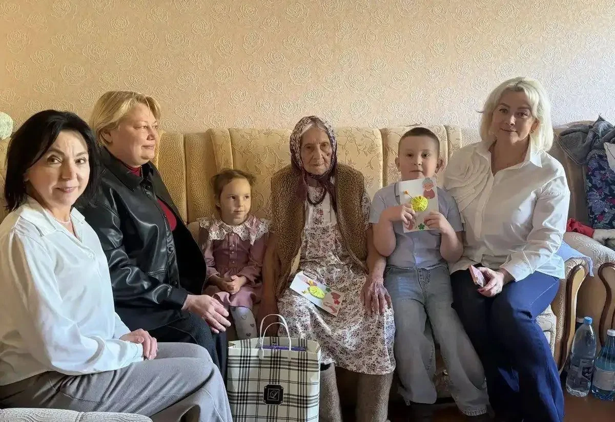 102-летнюю труженицу тыла поздравили в Нижнекамске