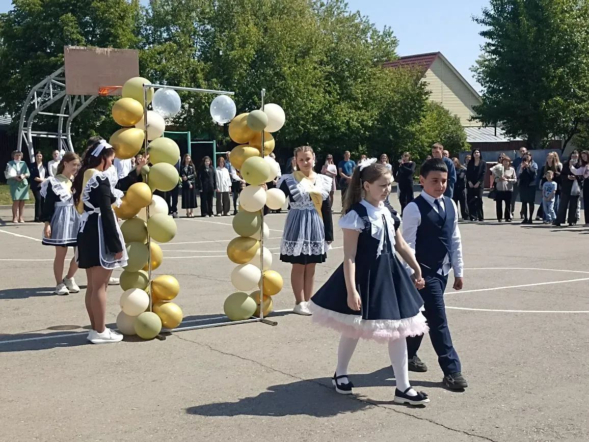 ПОСЛЕДНИЙ ЗВОНОК 2026!🎉  🔔Для 28 выпускников 11А класса сегодня прозвенел последний звонок. Творческ