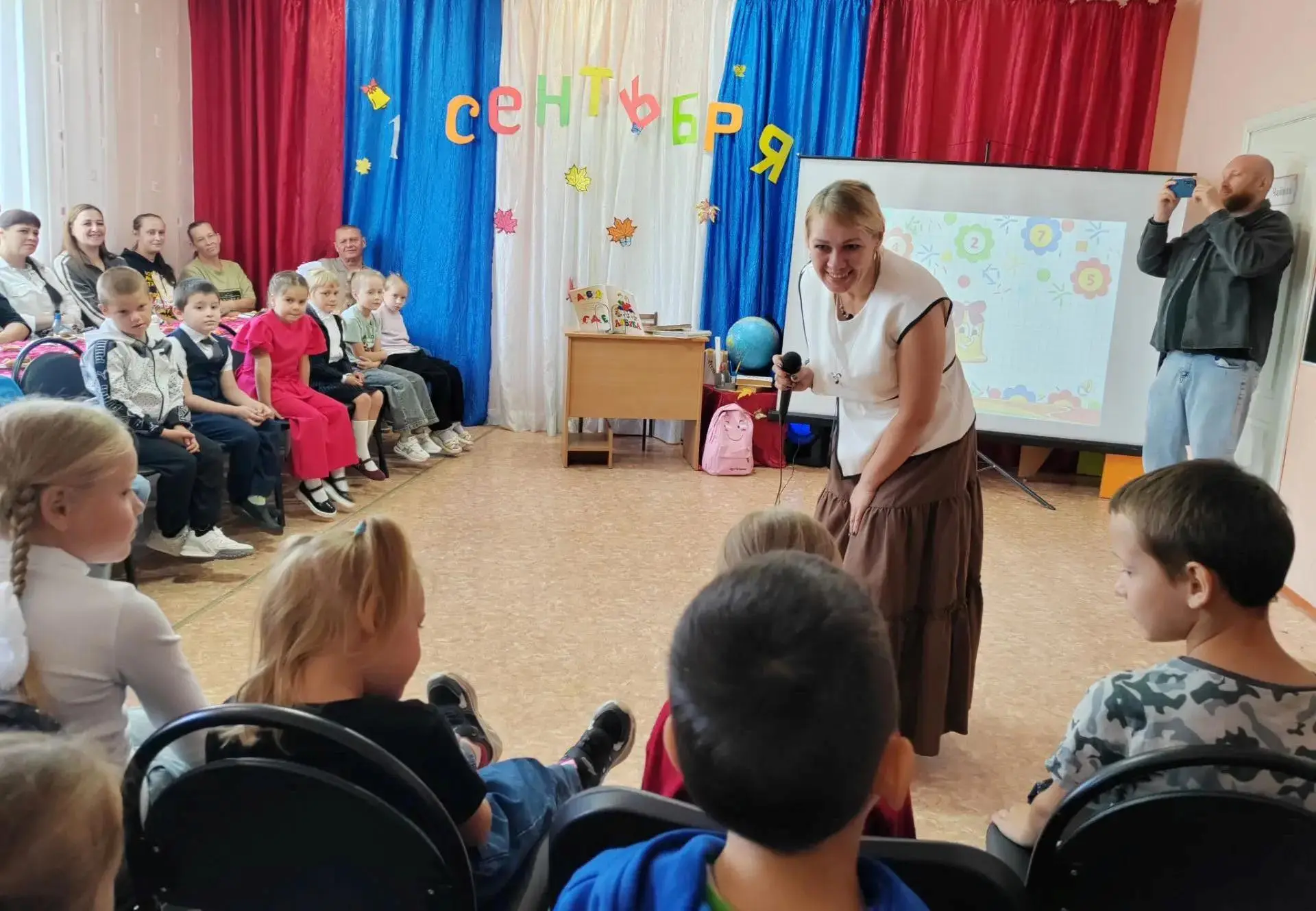 БУДУЩИХ ПЕРВОКЛАССНИКОВ ПОЗДРАВИЛИ С НОВЫМ ЖИЗНЕННЫМ ЭТАПОМ🔔📚👨‍🏫👩‍🏫💐