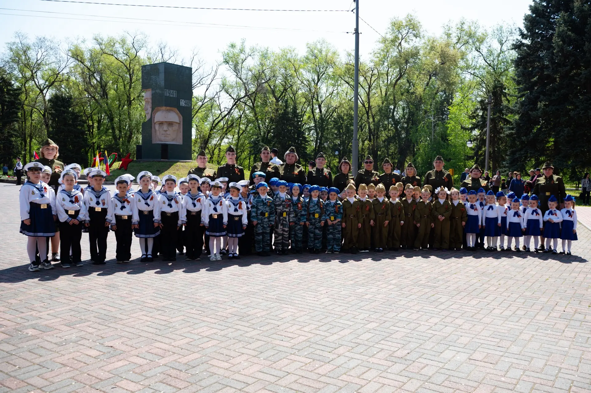Сегодня, в день 81 годовщины Великой Победы, воспитанники детского сада N3 «Радуга» с г...
