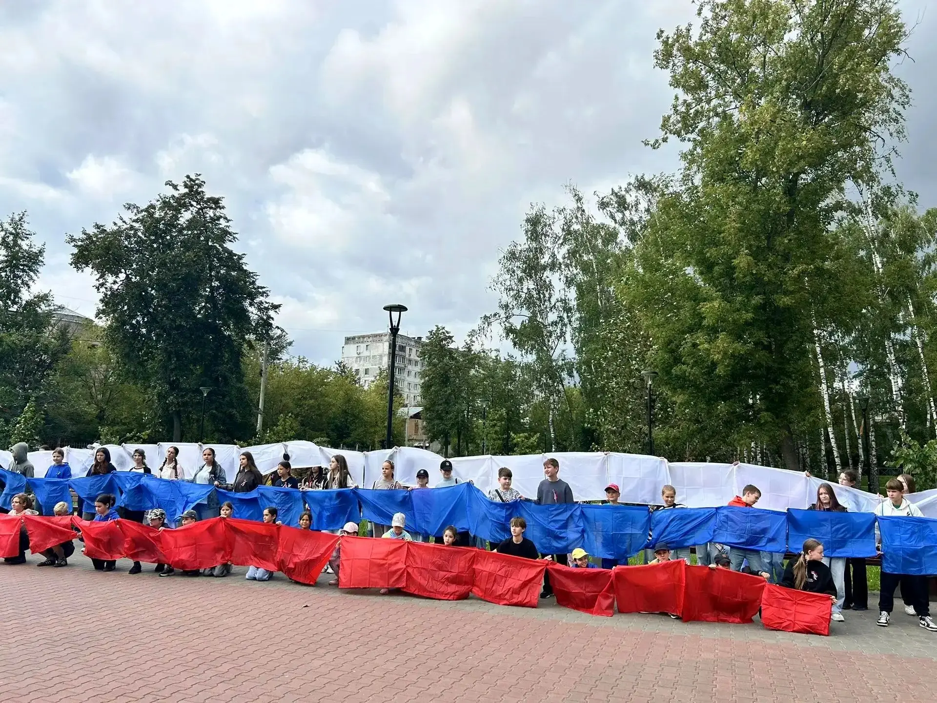 Отметили День Государственного флага России в сквере «Техноткань»! 🇷🇺