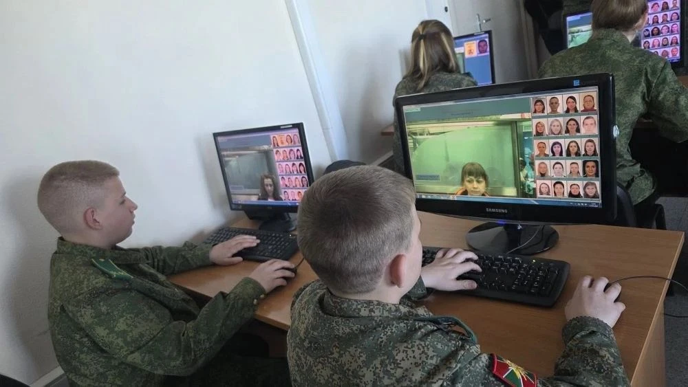 Сегодня ученики 6 "К" класса посетили Международный аэропорт Новосибирска «Толмачёво».   Ребята смог