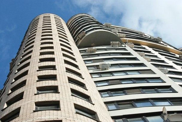 В Петербурге школьницу нокаутировали бутылкой с высоты

🍾 Как сообщает пресс-служба полицейского Гл