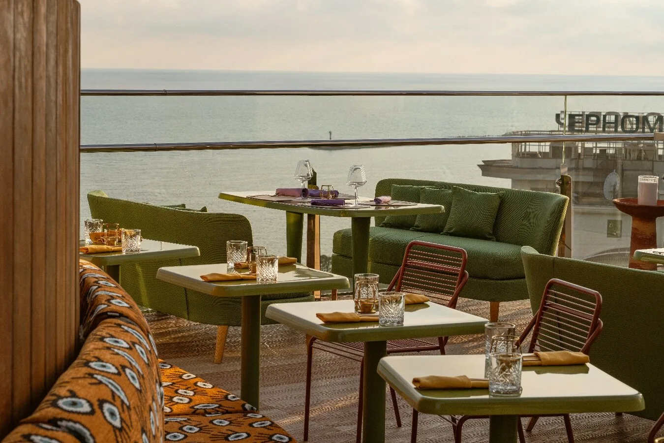 Rooftop-ресторан с бассейном в Сочи