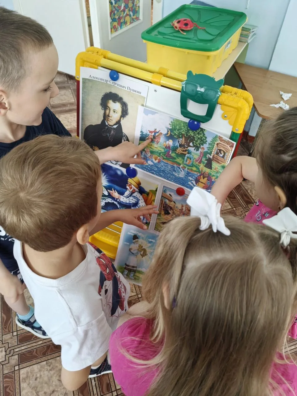 В группе «Чиполлино» прошёл тематический день, посвящённый А. С. Пушкину — в честь Пушкинского дня Р