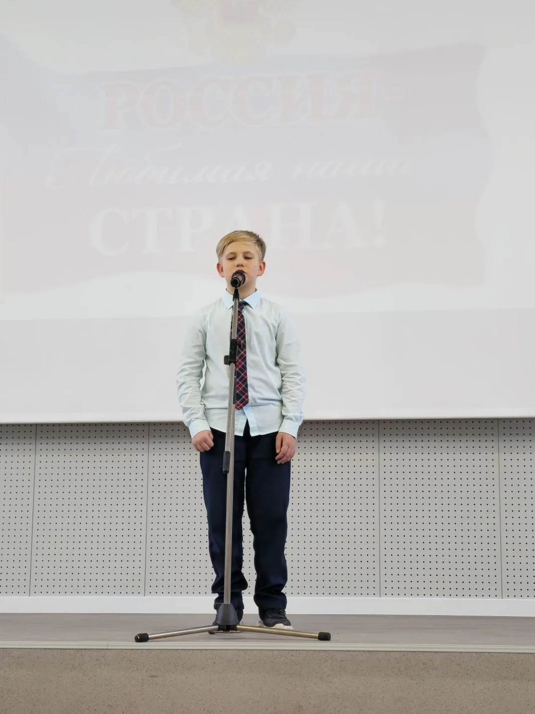 Конкурс чтецов «Я люблю Россию»🇷🇺  В рамках месячника оборонно‑массовых мероприятий в лицее состоялс