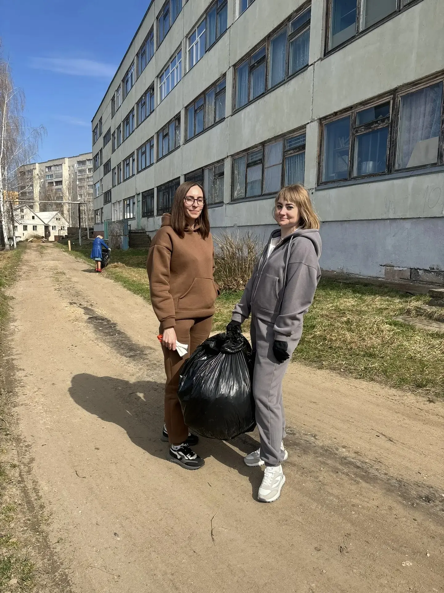 Весна всегда начинается с первых ручейков, яркого солнца и хорошего настроения. А ещё весна всегда с