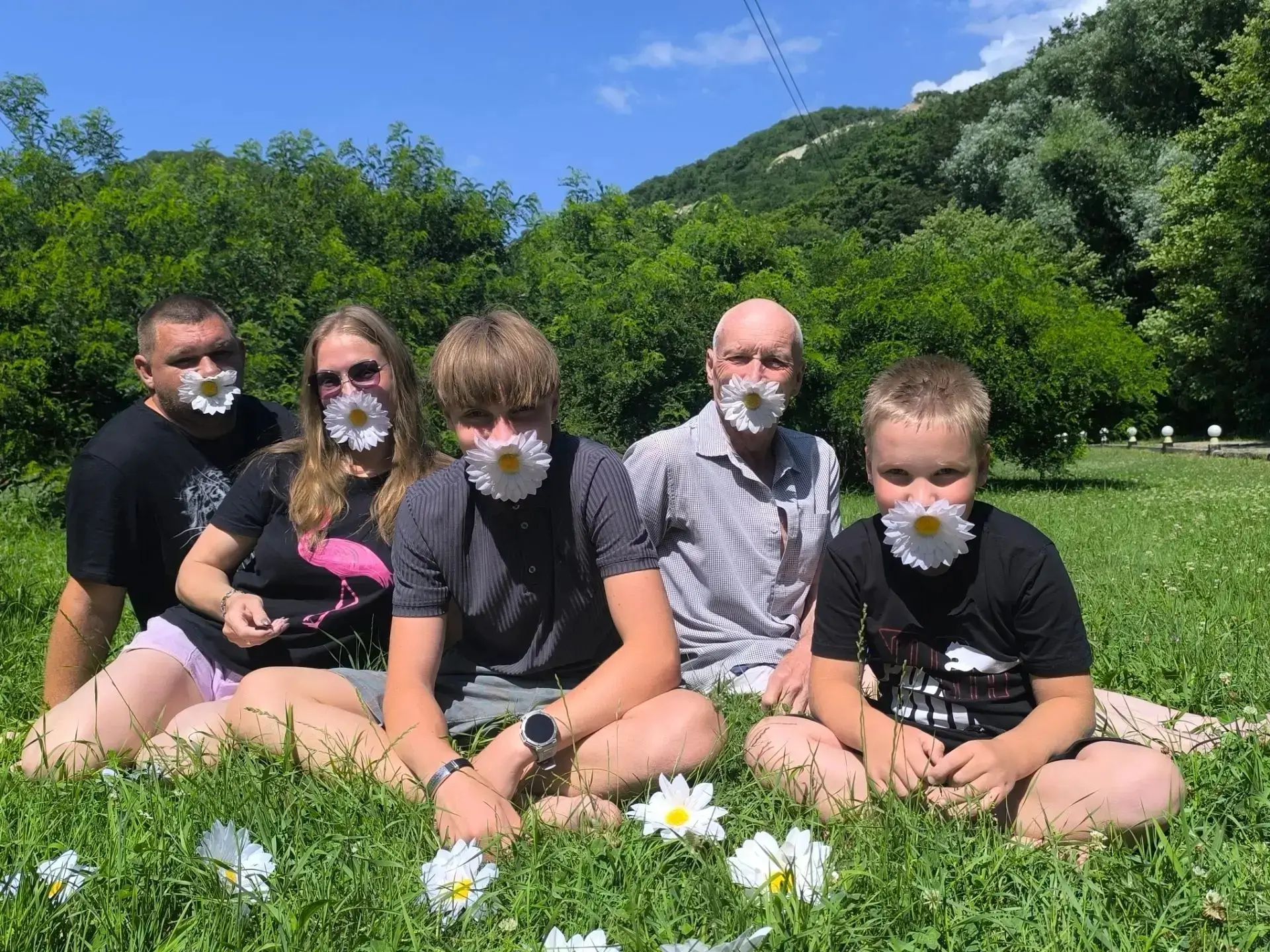 Акция «Ромашка для Любви!» и Всероссийская акция Движения Первых «Рядом с Родными!»