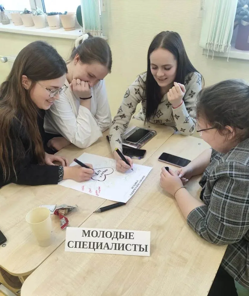 Мастерская наставничества: три поколения за одним столом 💬  19 февраля в нашей школе было необычайно