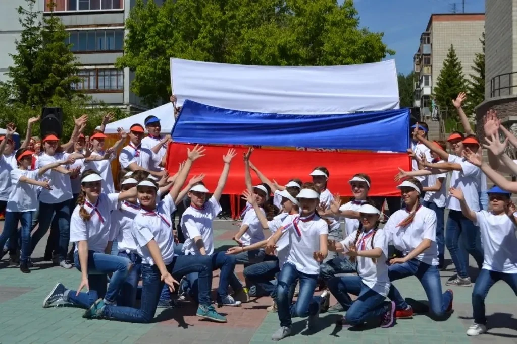 🇷🇺 Что вы знаете о российском триколоре? Проверьте и получите приз!